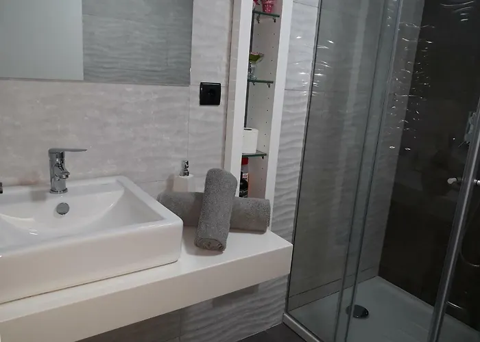 Next To The Airport Alloggio in famiglia Moreira (Porto)